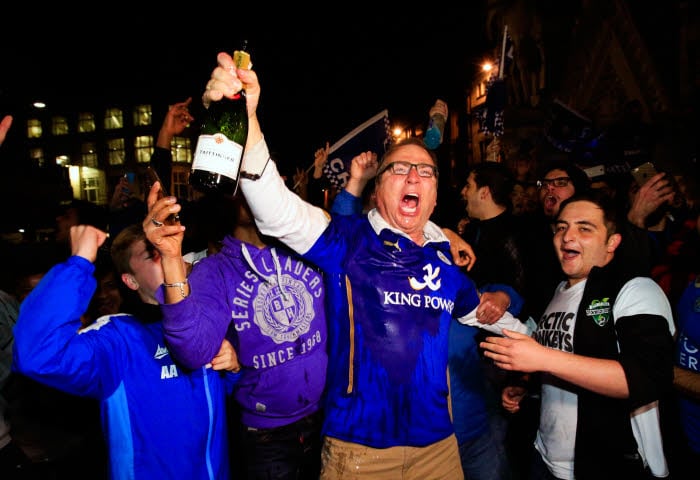 Leicester City fans celebrate at the clock tower in Leicester after seeing their side crowned Barclays Premier League champions following Tottenham Hotspur's 2-2 draw against Chelsea. Photo : Jonathan Brady / PA Images / Icon Sport
