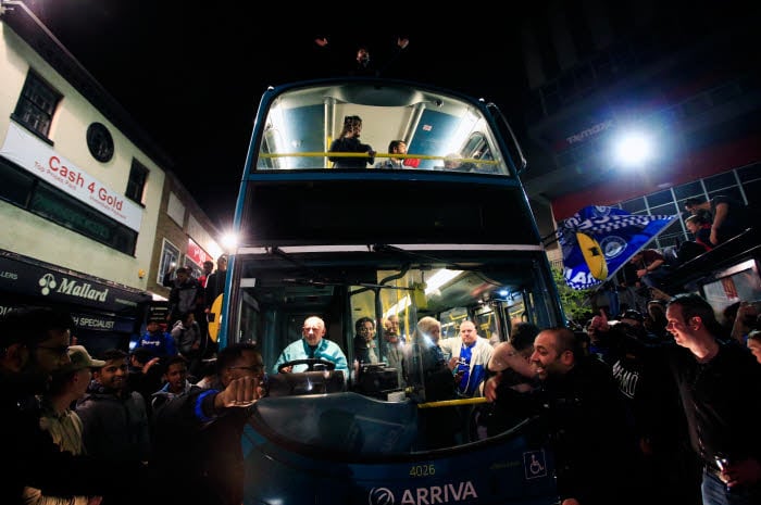 Leicester City fans delay a bus near the clock tower in Leicester after seeing their side crowned Barclays Premier League champions following Tottenham Hotspur's 2-2 draw against Chelsea. Photo : Jonathan Brady / PA Images / Icon Sport