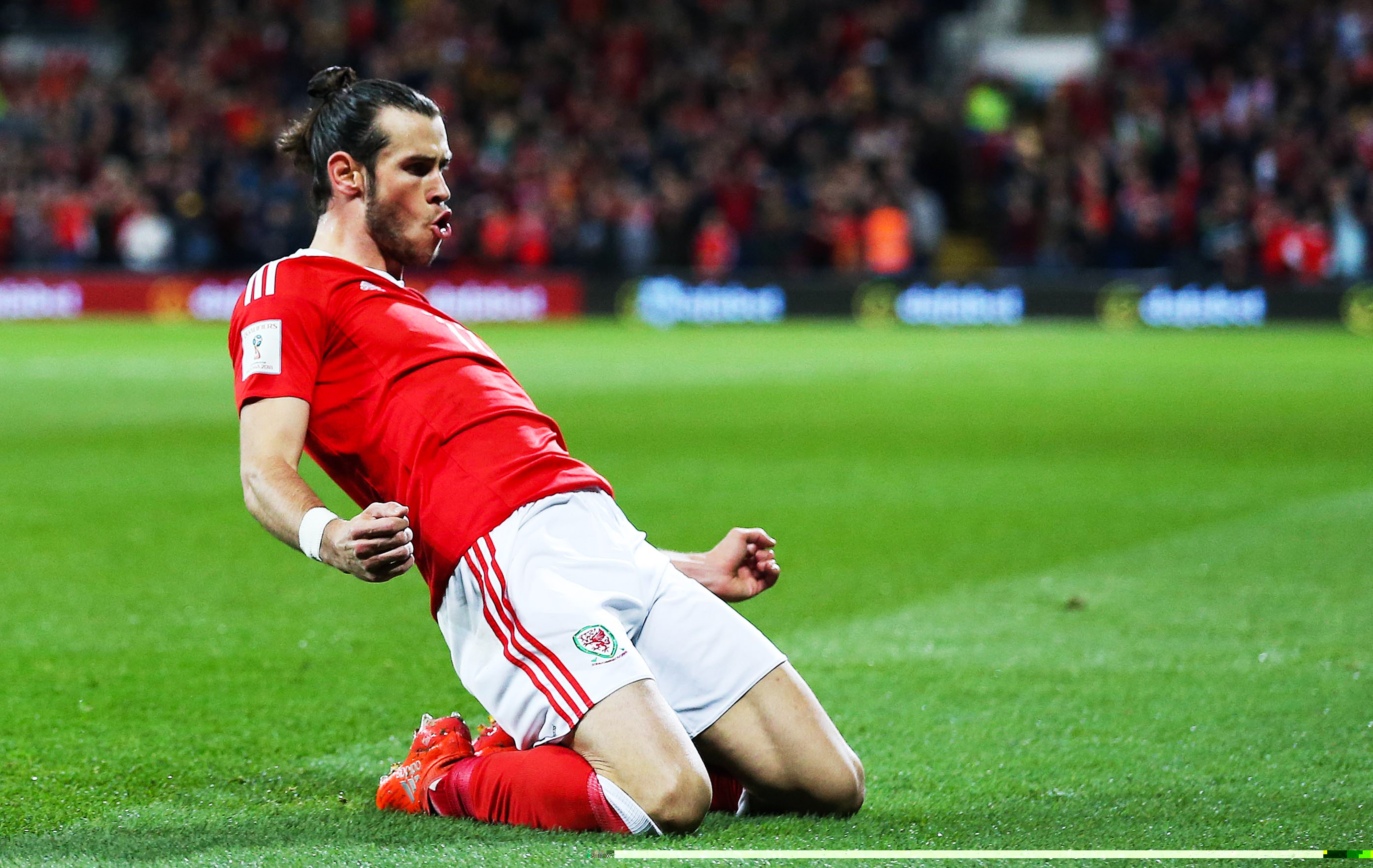 Gareth Bale of Wales celebrates scoring the opening goal during the FIFA 2018 World Cup Qualifying Group D match between Wales and Serbia played at Cardiff City Stadium, Cardiff on 12th November 2016 -------------------- James Marsh / BPI / Icon Sport